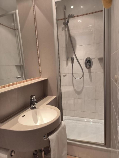 Bathroom 3, Hotel Haus Wendelstein München City, München