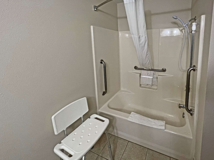 Others 3, Quality Inn Mitchell I-90, Davison