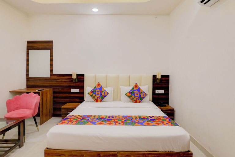 Room 3, FabHotel The Elegant - 150 Meters From Delhi Public School Meerut, Meerut