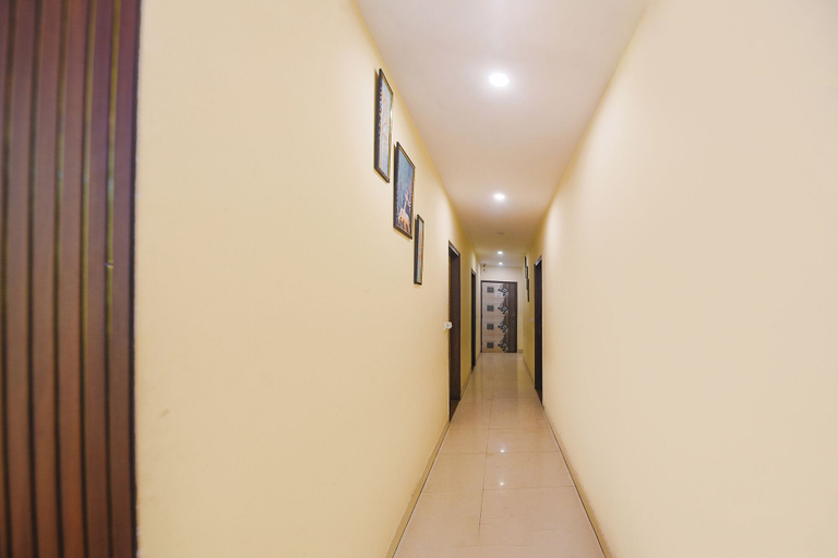 Lobby 5, Fabhotel Mannat Bhera Enclave, Delhi