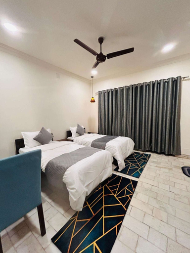 Room 3, 7CR HOTEL, Vadodara