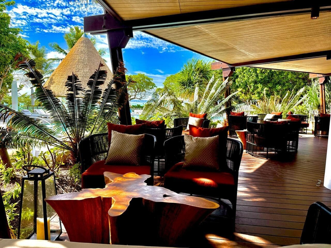 Poolside bar 2, HOTEL WADRA BAY, Lifou