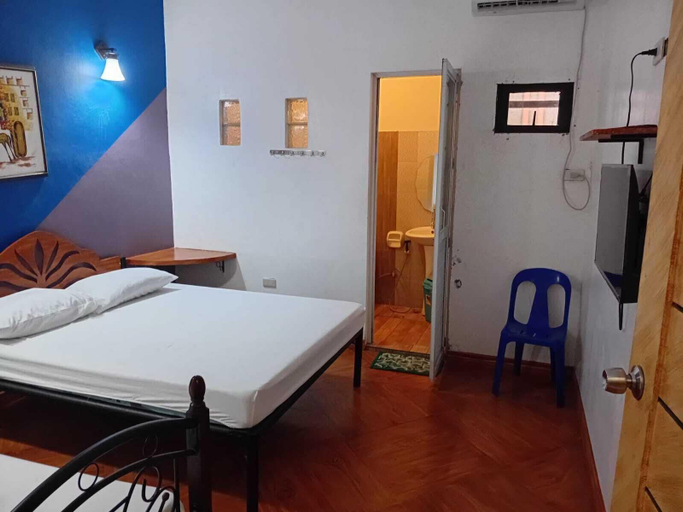 Room 5, oyo187 Rose Ros Place Budget HotelResort, Santo Tomas