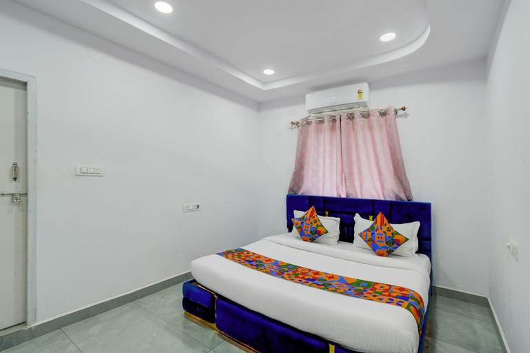Room 2, Fabhotel High Rise Near Airport, Ranga Reddy