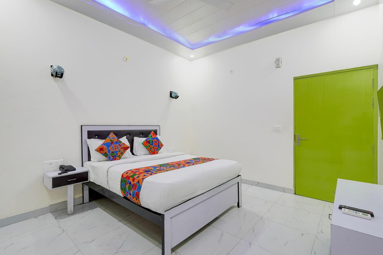 Room 4, Fabhotel Kalawati Palace, Lucknow