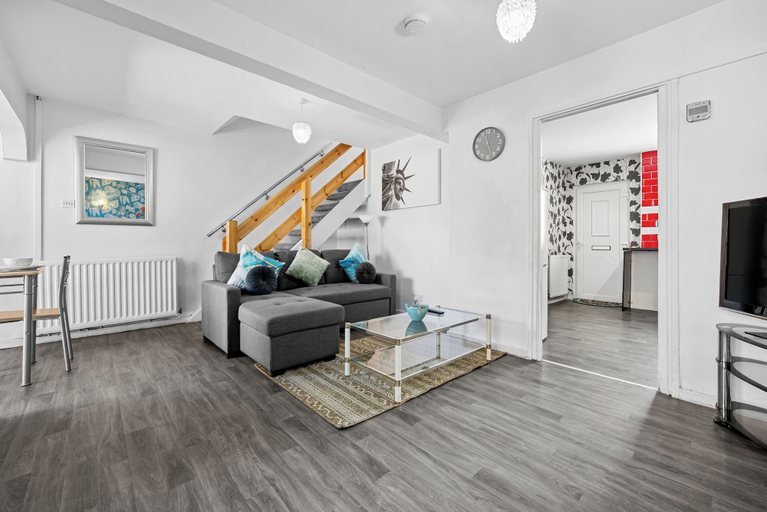 Living area 3, Cozy 3 bedroom house near hospital, Warwickshire