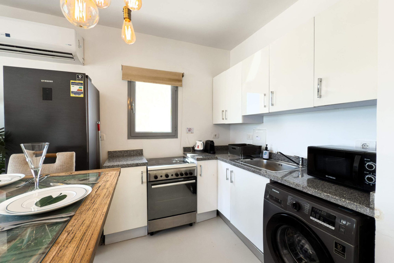 Private kitchen 2, Genial 2bdr @ Swan Lake El Gouna, Al-Ghurdaqah 2