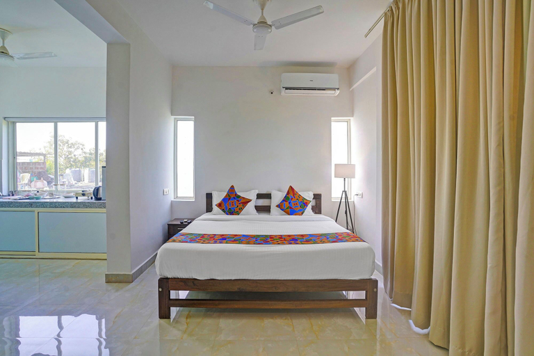 Room 3, Fabhotel The Ashvem Horizon, North Goa
