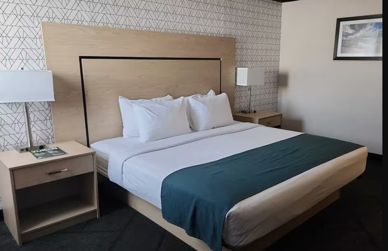 Bedroom 3, Sternwheeler Hotel Conference Ctr TrademarkWyndham, Yukon