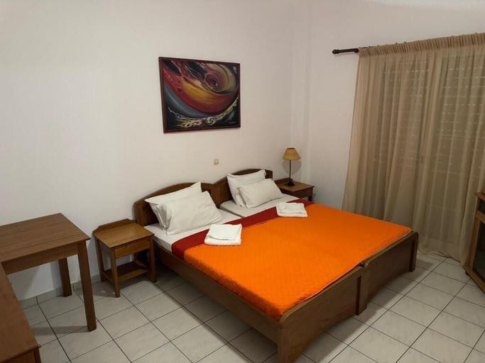 Room 4, Michalis Studios & Apartments, Crete