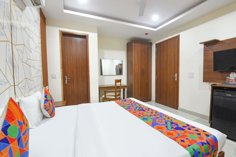 Room 3, Fabhotel Laxmi Mahal, Delhi