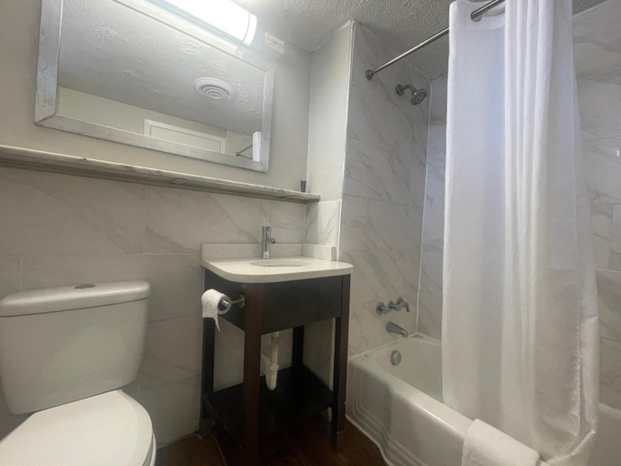 Bathroom 3, Motel6 Norfolk, VA – East Little Creek, Norfolk