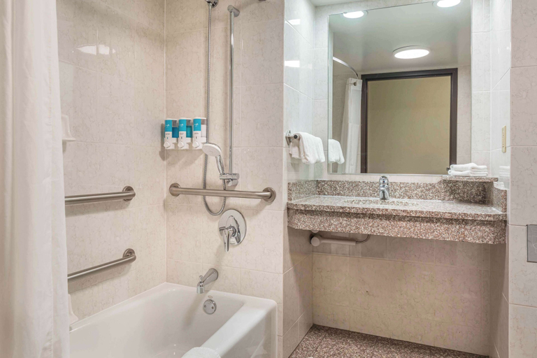 Bathroom 4, Drury Inn & Suites Southwest St. Louis, Saint Louis