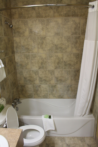 Bathroom 3, Travelodge by Wyndham Swift Current, Division No. 8
