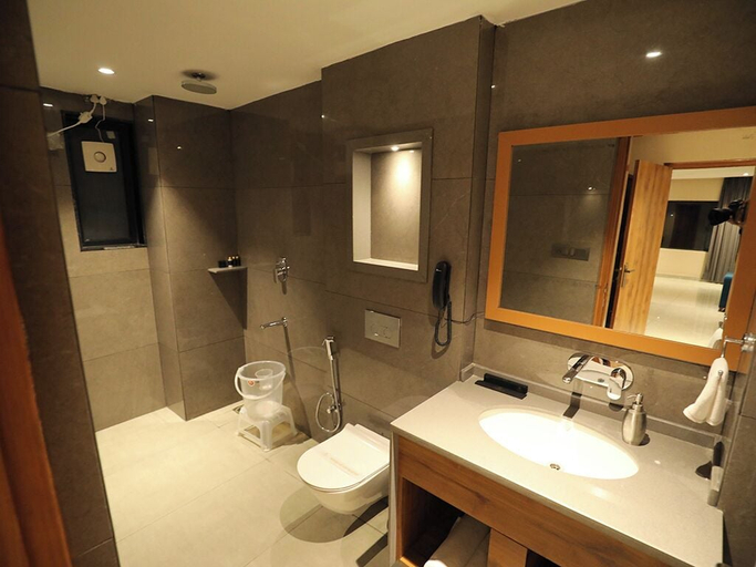 Bathroom 4, Geetanjali Hotel and Suites, Sikar