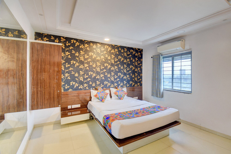 Bedroom 4, Fabhotel Royal Imperio, Pune