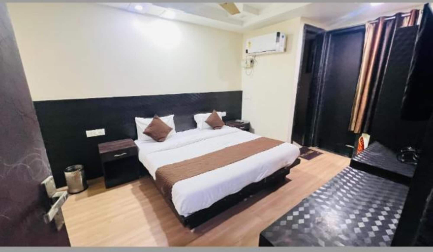 Room 1, Via Diamond Key, Delhi