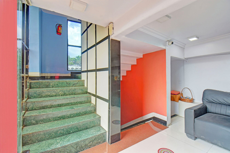 Lobby sitting area, Fabhotel Silver Star, Pune