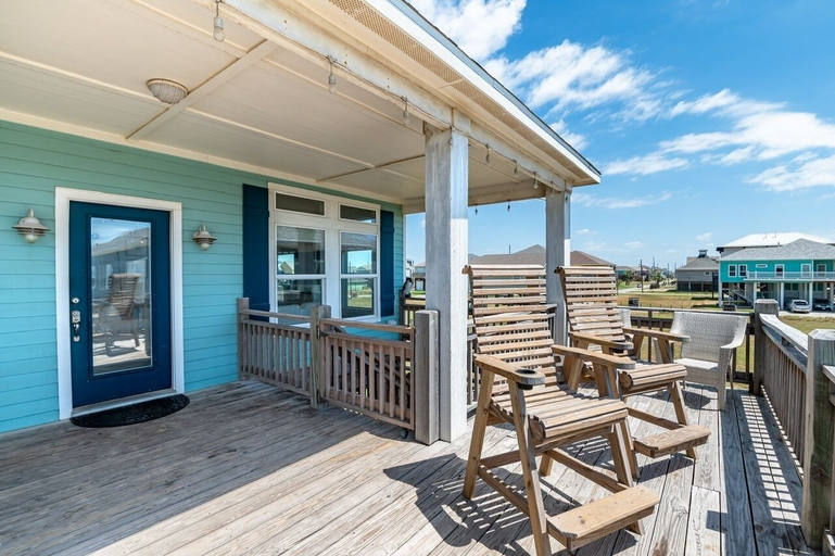 Terrace/patio 4, Chillax Inn 3 Bedroom Home by RedAwning, Galveston