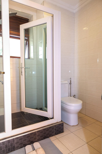 Bathroom 4, OMX Hotel Kimihurura, Gasabo