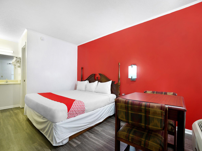 Bedroom 2, Smith Motel, Gordon