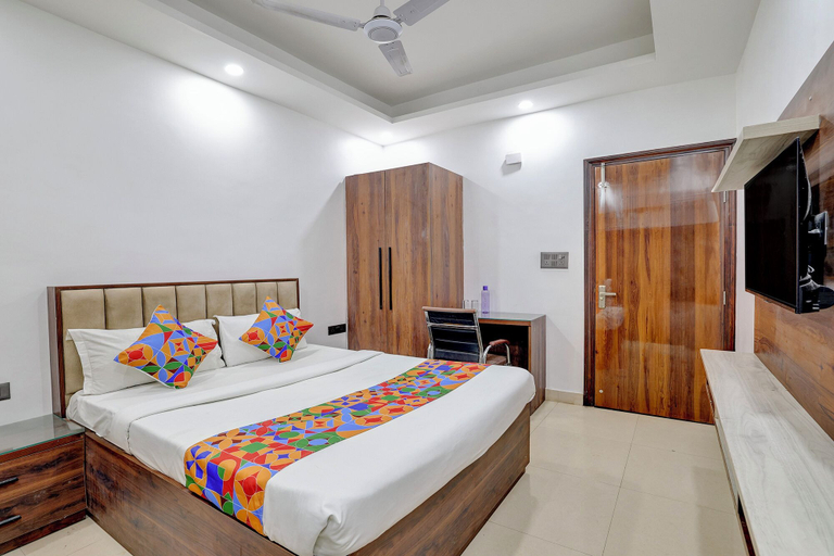Room 3, Fabhotel Groom Room, Gautam Buddha Nagar