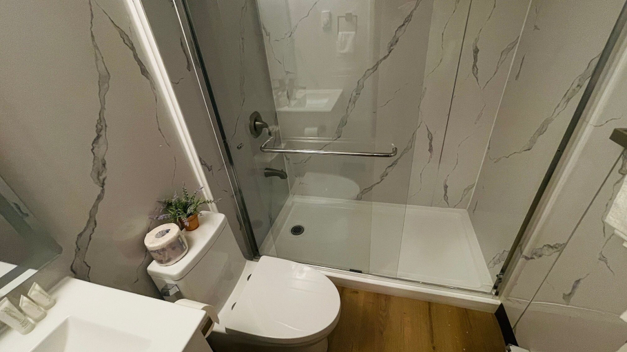 Bathroom 2, NELSON HOTEL, Division No. 20