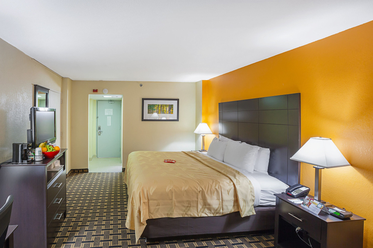 Bedroom 2, Quality Inn & Suites Cincinnati Downtown Area, Hamilton