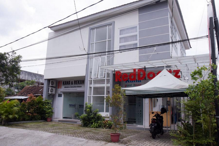 Exterior & Views, RedDoorz near GOR Satria Purwokerto, Banyumas