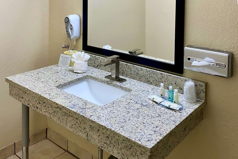 Bathroom, Quality Inn And Suites, El Paso