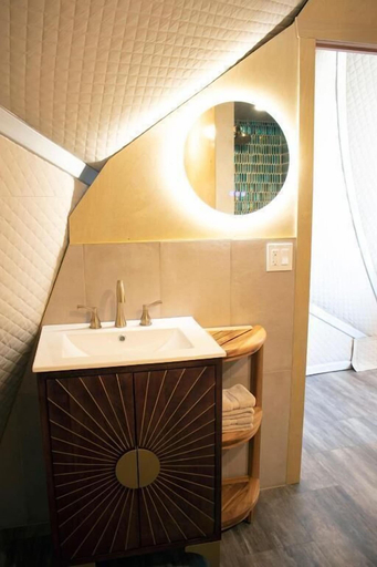 Bathroom 3, Shortgrass Resort, Butte
