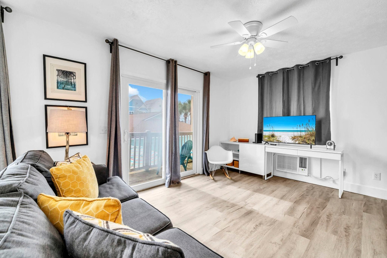 Living area 5, Surfwinds #3, Bay