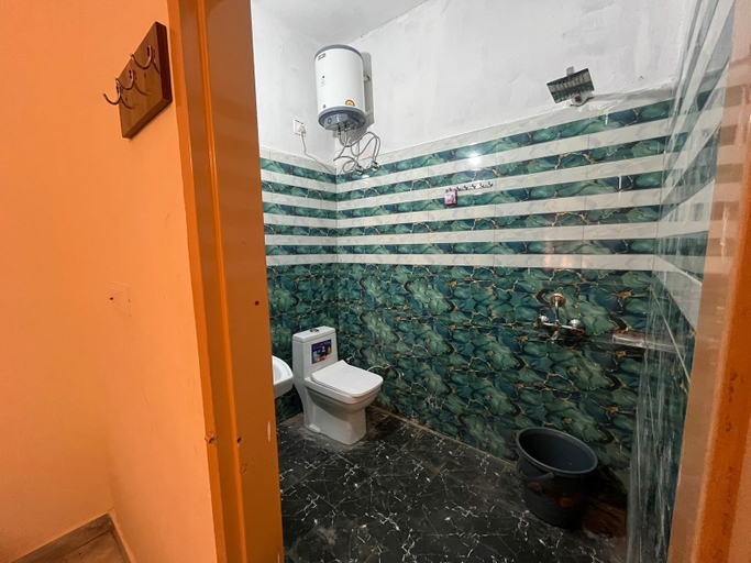 Bathroom 3, Maharaja Hotel and Dhaba, Hardwar