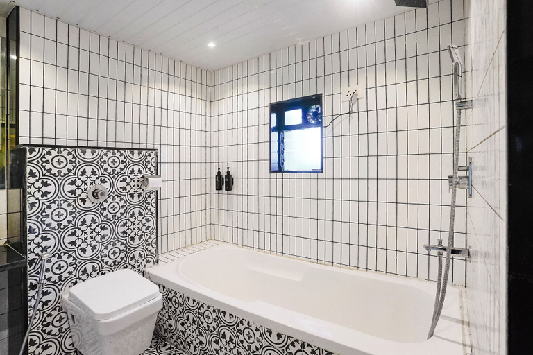 Bathroom 2, Fabhotel Melody Nx, Thane