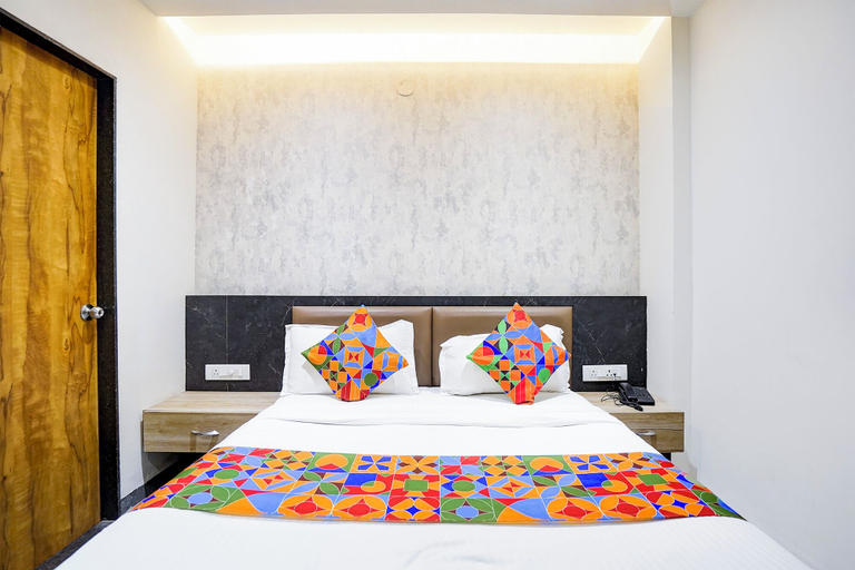 Room 4, Fabhotel Cosmos Green, Indore