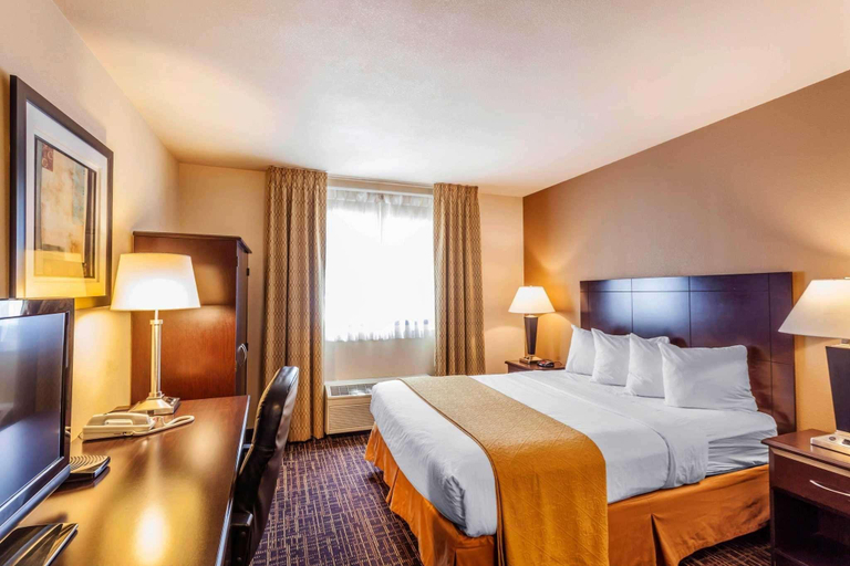 Bedroom, Quality Inn Near Seattle Premium Outlets, Snohomish
