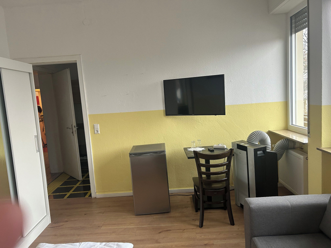 Room 2, Hotel RI, Esslingen