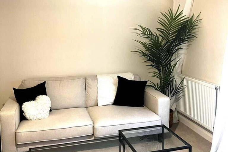 Others 5, 3-bed House, Sleeps 5, Free Parking, Bradford