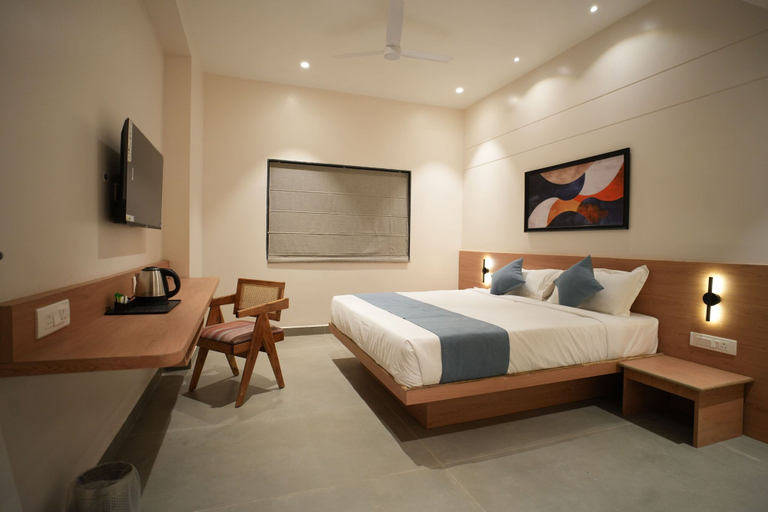 Room 5, kolas grand, Warangal