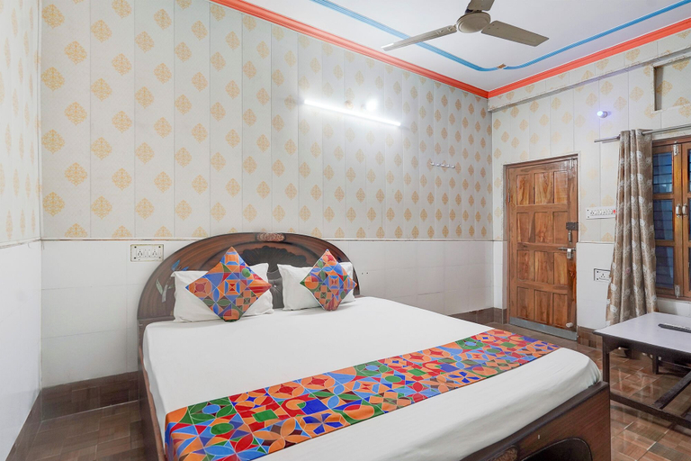 Room 3, Fabhotel Jyotish Bhawan, Faizabad