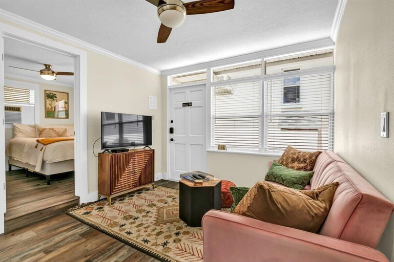 Room 3, Safety Harbor Motel, Pinellas