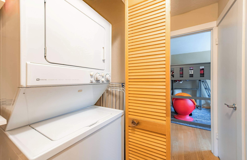 Laundry, Bakersfield Basecamp - Meyers Escape, El Dorado