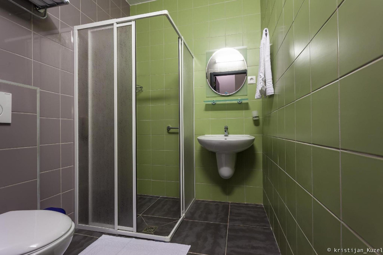 Bathroom 4, Hotel Aviation, Bruxelles