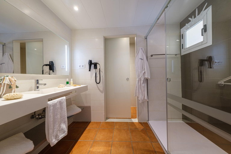 Bathroom 5, Oassium Hotel at Estival Park, Tarragona