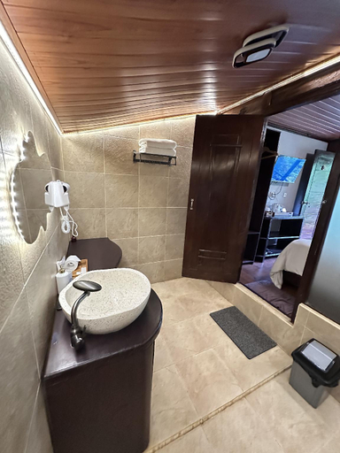 Bathroom 3, Puunee Wild River Villa's Borobudur, Magelang