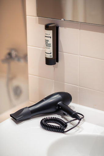 Bathroom 4, Hotel Queen Anne, Bruxelles