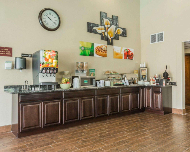 Food & Drinks 5, Quality Inn & Suites North Montgomery, Montgomery