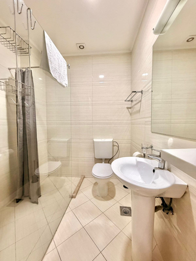 Bathroom 4, Orange Central Suites