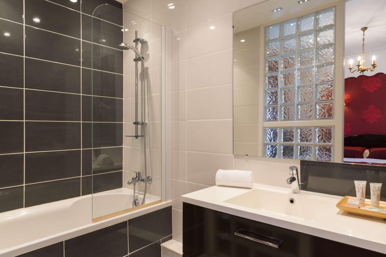 Bathroom 3, Château de Beaulieu Magnolia, Indre-et-Loire