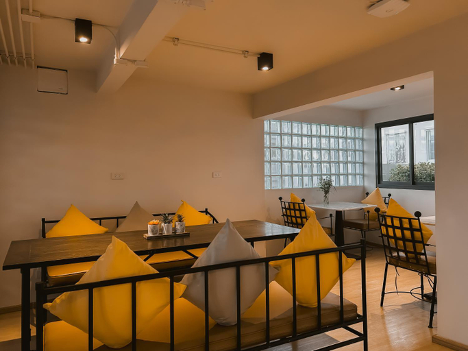 Food & Drinks 5, Townhouse PK Garden, Pom Pram Sattru